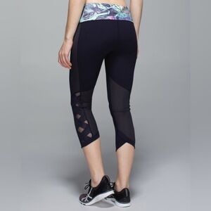 Lululemon Var-City Crop (Size 6)